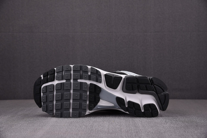 nike zoom vomero 5 dark grey black white ci1694-001
