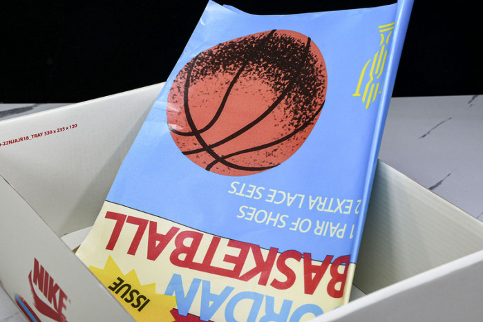 trophy room x air jordan 1 low og “home” hv6157-100