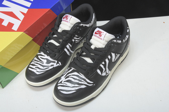 quartersnacks x nike sb dunk low zebra dm3510-00