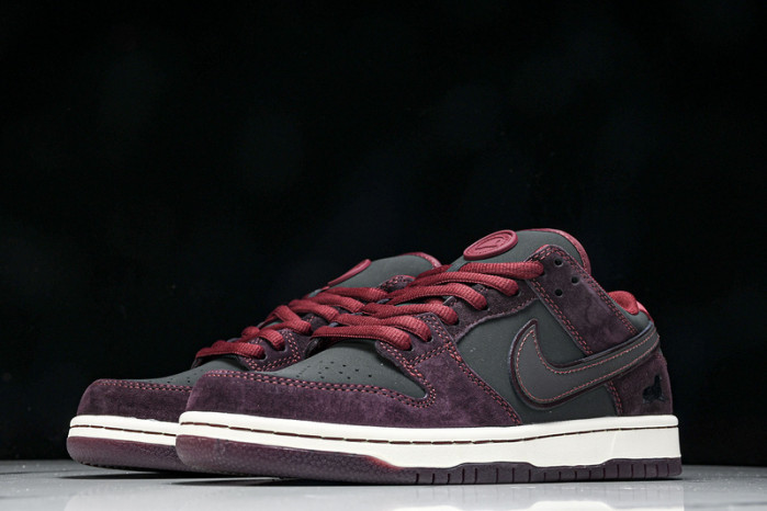 Riot Skateshop Nike SB Dunk Low FZ1289-200