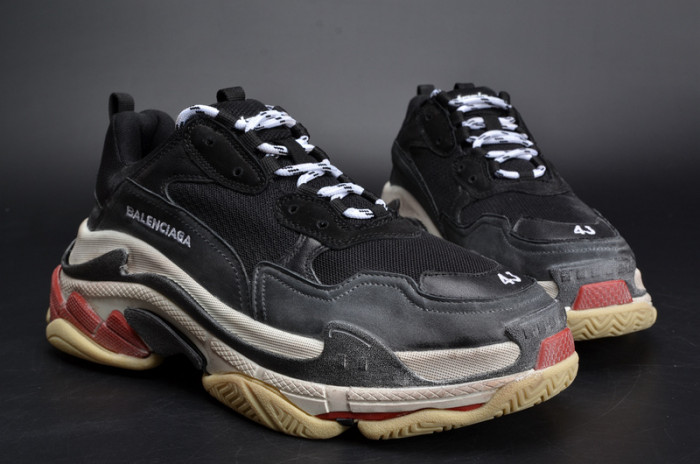 bl 17fw triple s trainer black/ red mens w05m23972