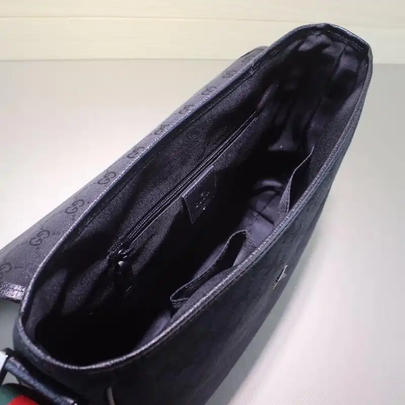 G*u*i messenger bags 19gm0063