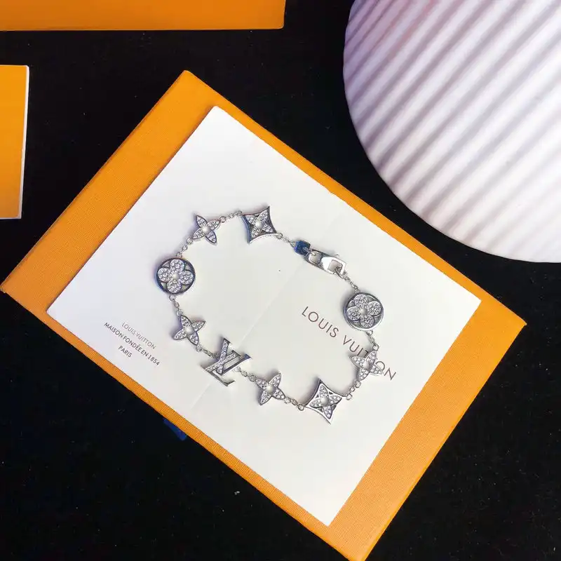 ORNAMENTS Ornament 2108WH0077