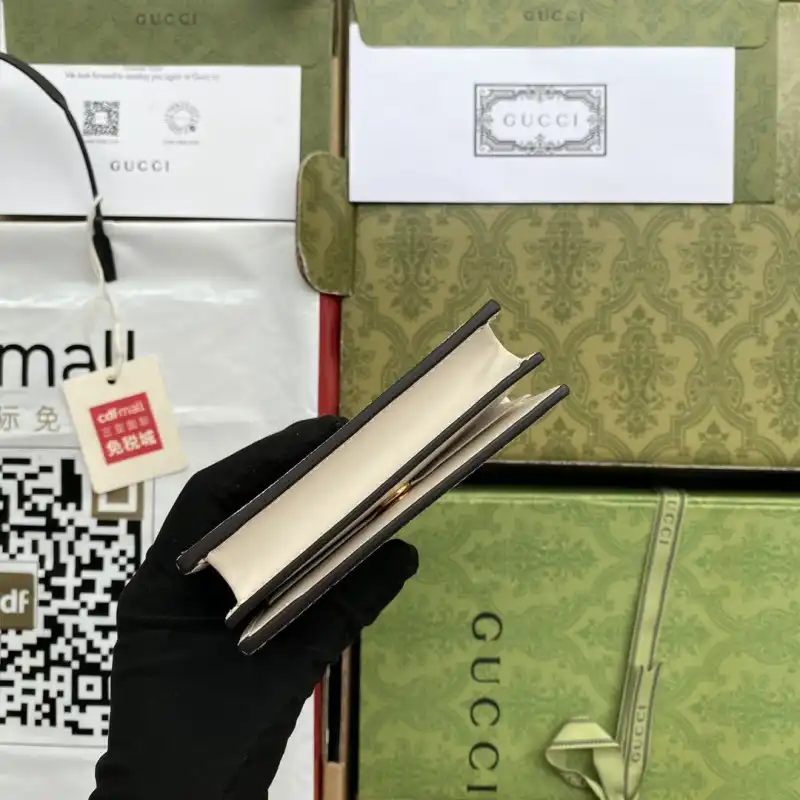 G*u*i s bags 2108ya0080