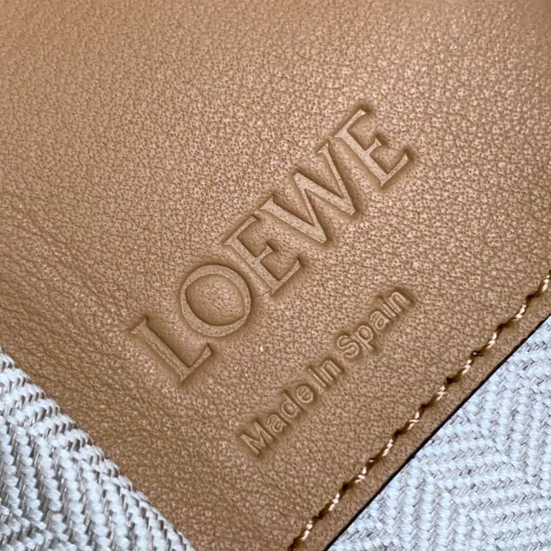 Loewe Bag 2210YA0051