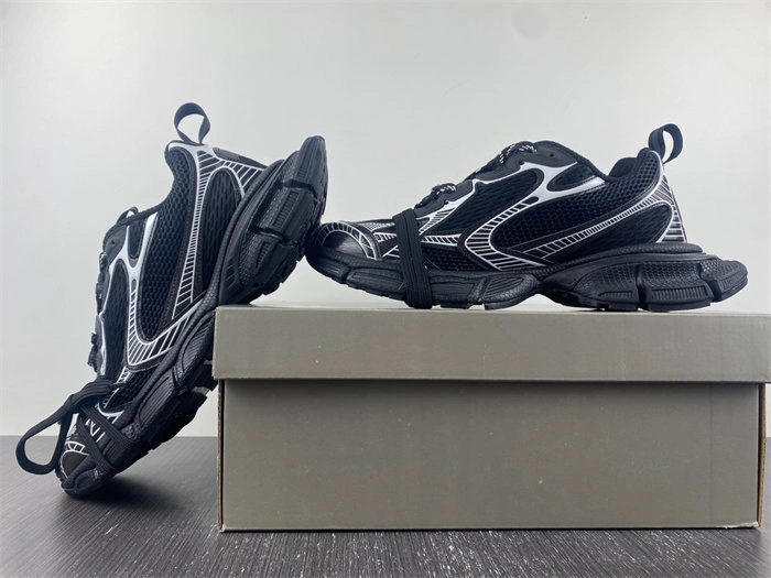 Contemporary Balenciaga 3XL Black 734731W3XL 4398