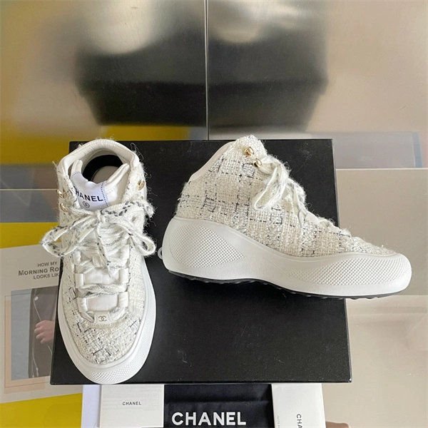 Lightweight CHANEL 2166