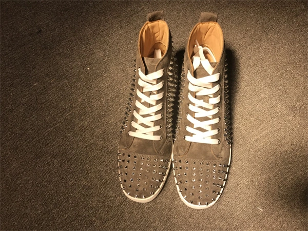 Trendsetting Christian Louboutin 2700