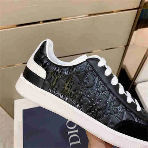 Sleek DR Sneaker 1147
