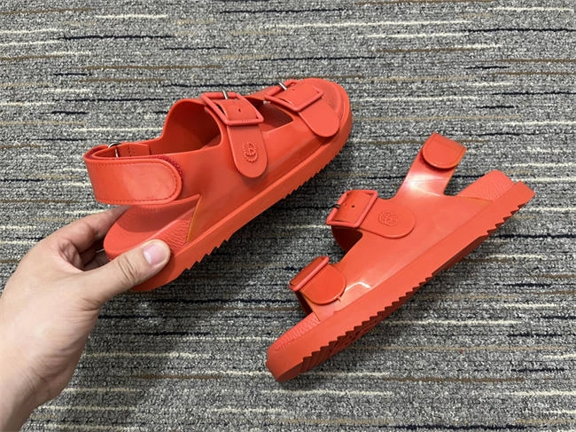 stretchable G*u*i sandals 360