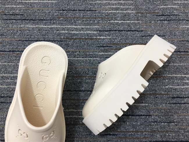 freshlook G*u*i slide 402