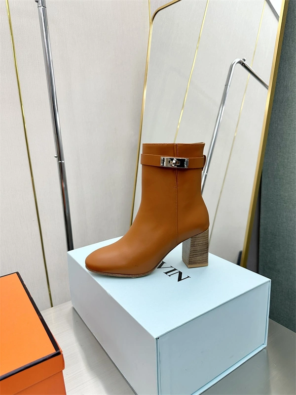 Comfortable H Boot 2416