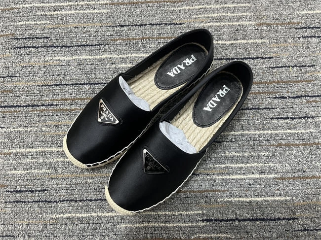 Durable Prada Leather Sneaker 3315